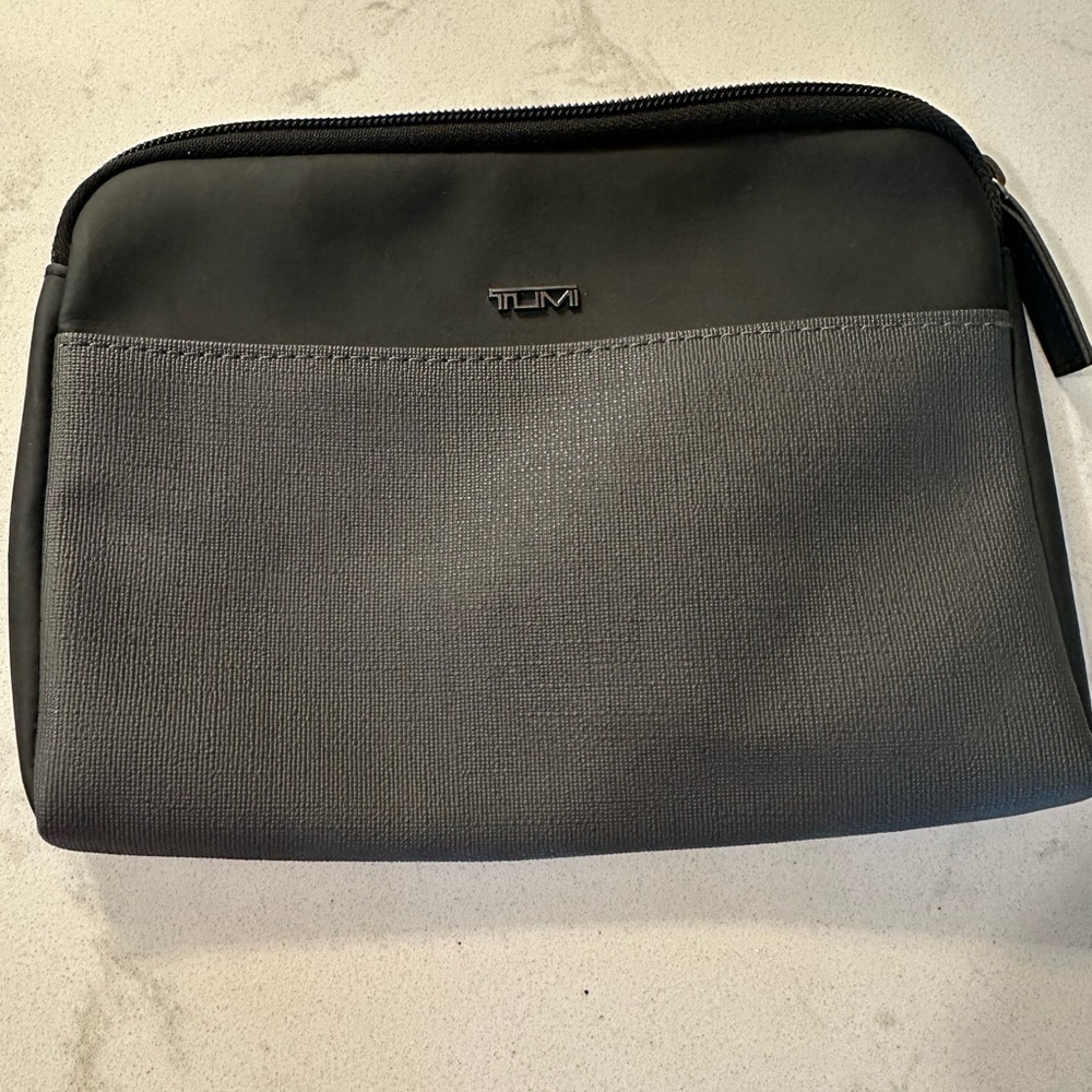 TUMI for Delta Travel Toiletry Bag Zip Case Gray 8” x 6” With Sleep Mask